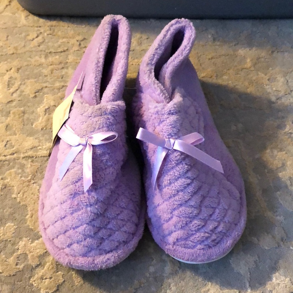 Purple mukluks size 8-9 slippers